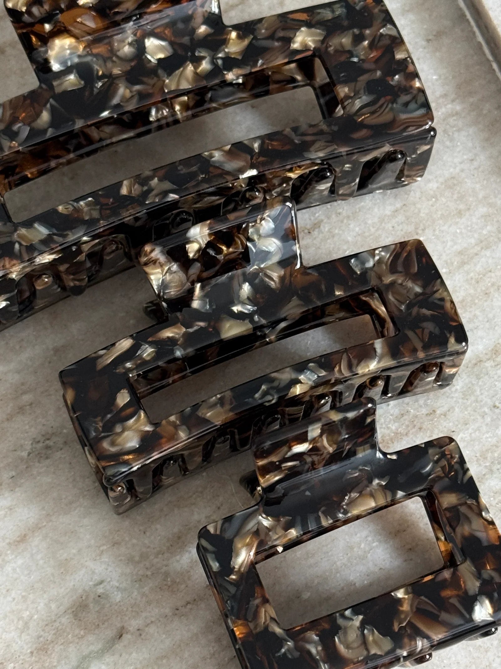 Pinza de pelo Granito Marrón — Pinza de acetato efecto granito